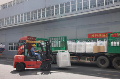 搶工期趕進(jìn)度 抓生產(chǎn)忙建設(shè)——贛縣區(qū)掀起生產(chǎn)、建設(shè)熱潮，道路貨物運(yùn)輸高效暢通